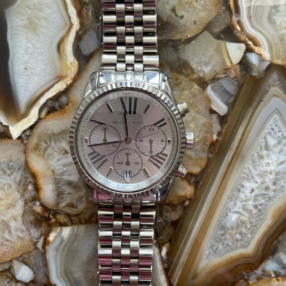 Michael Kors women’s Lexington stainless steel oversized watch - Picture 2 of 8